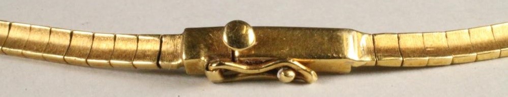 AN 18CT GOLD ARTICULATED NECKLACE Image