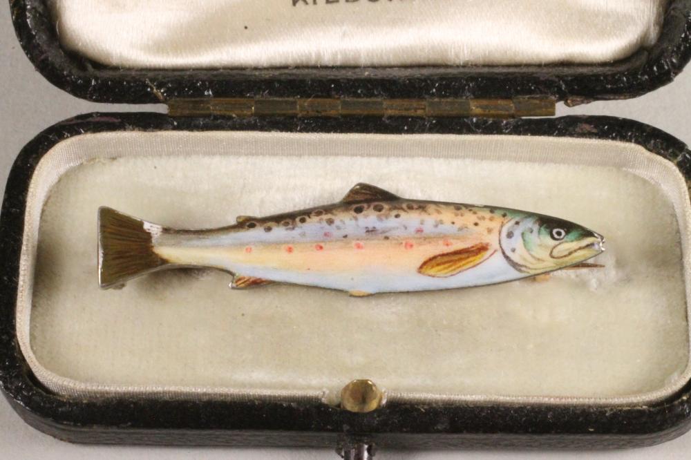 AN EDWARDIAN 15CT GOLD AND COLOURED ENAMEL BROOCH modelled as a trout Image