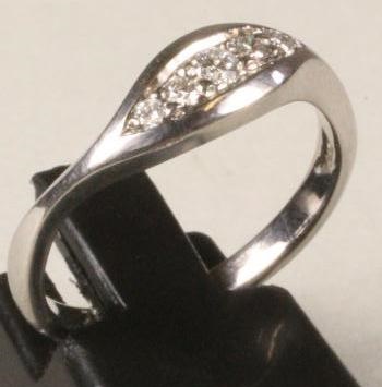 A FIVE STONE DIAMOND RING Image