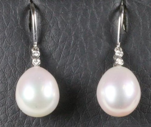 A PAIR OF PEARL DROP EARRINGS Image