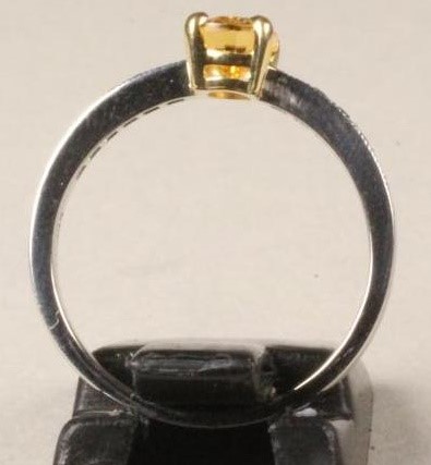 A YELLOW SAPPHIRE DRESS RING Image