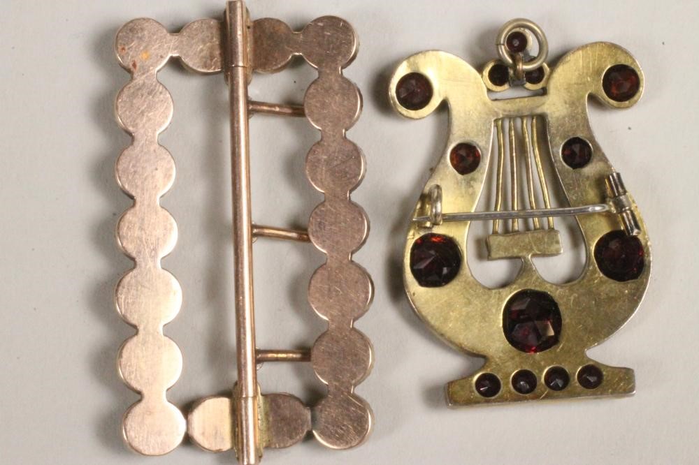 A GEORGIAN GARNET SET BUCKLE Image
