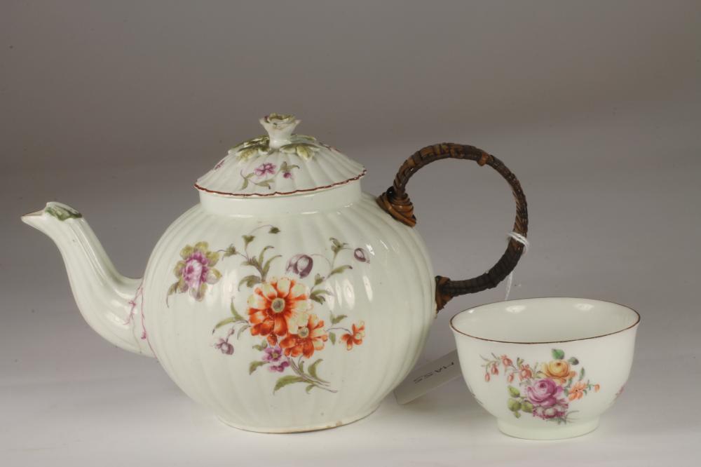 A CHELSEA PORCELAIN TEAPOT AND COVER Image