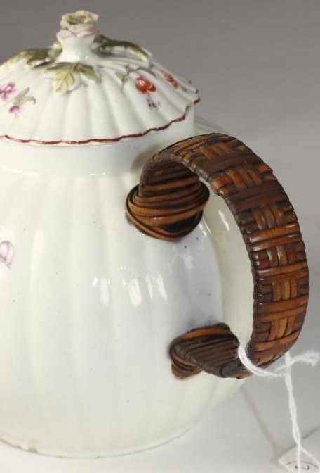 A CHELSEA PORCELAIN TEAPOT AND COVER Image