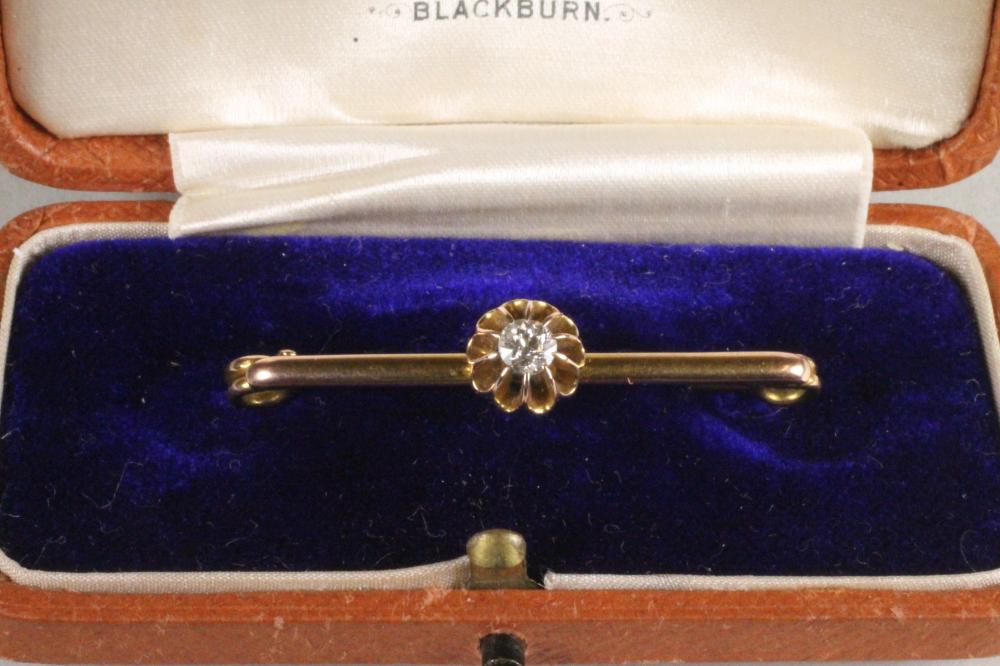 A DIAMOND SET TIE PIN Image
