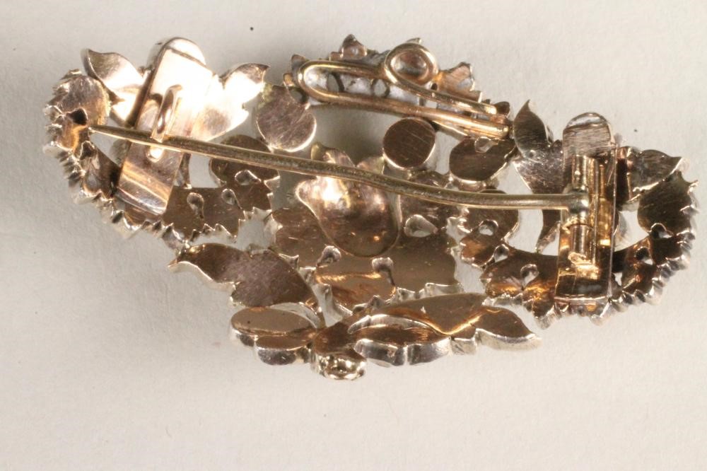 A 19TH CENTURY DIAMOND BROOCH/PENDANT of open convex quatrefoil form centred by a bell flower Image