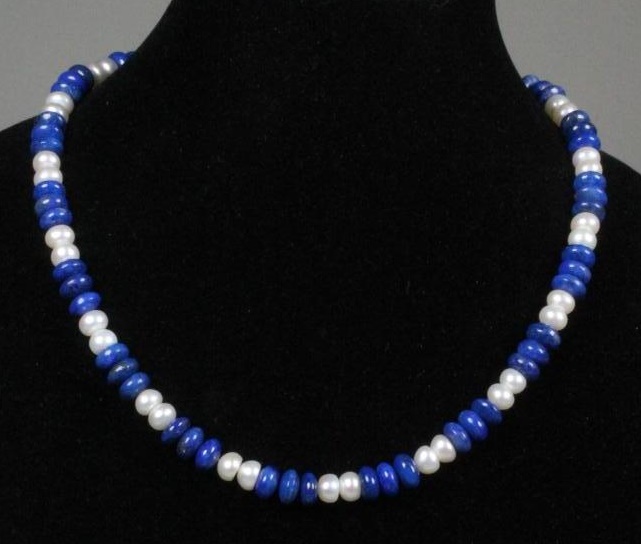 A SINGLE STRING OF LAPIS LAZULI BEADS AND MENORCAN PEARLS with 18ct gold clasp Image