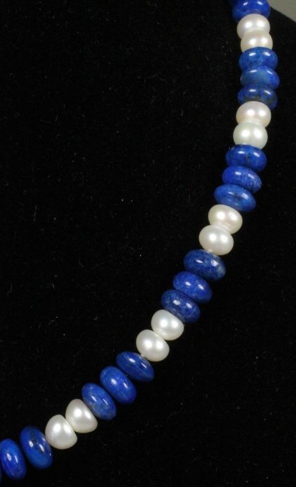 A SINGLE STRING OF LAPIS LAZULI BEADS AND MENORCAN PEARLS with 18ct gold clasp Image
