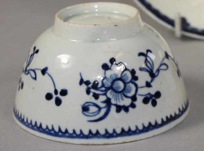 TWO PENNINGTON'S LIVERPOOL PORCELAIN TEABOWLS AND A SAUCER Image