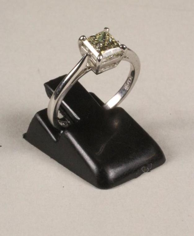 A SOLITAIRE DIAMOND RING Image