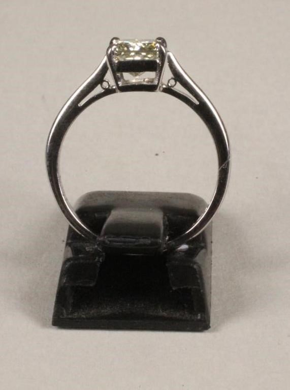 A SOLITAIRE DIAMOND RING Image