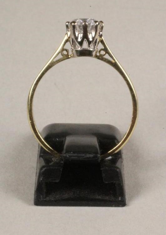 A SOLITAIRE DIAMOND RING Image