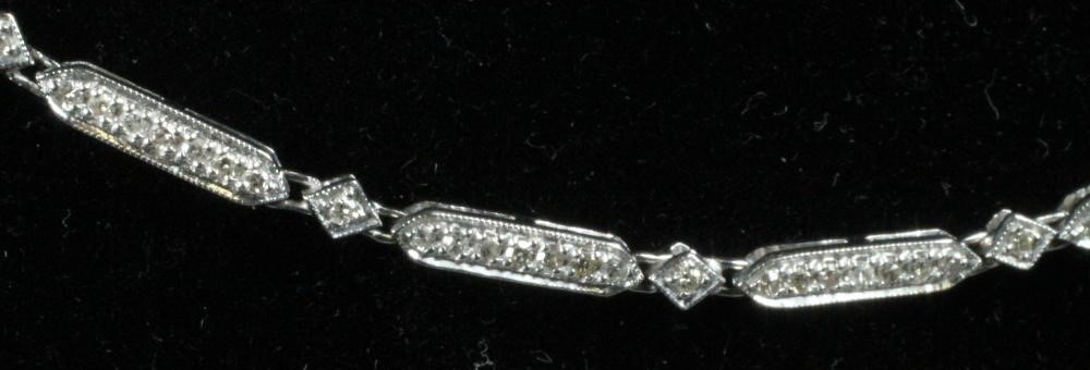 A DIAMOND NECKLACE Image