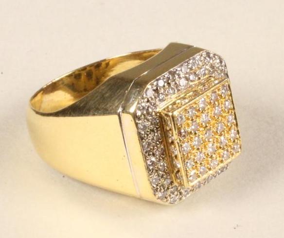 A GENTLEMAN'S DIAMOND PLAQUE RING Image
