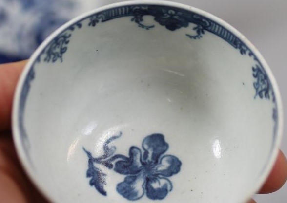 A FIRST PERIOD WORCESTER PORCELAIN SPARROW BEAK JUG Image