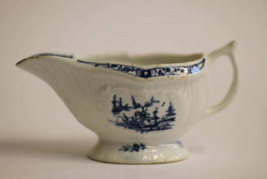 A FIRST PERIOD WORCESTER PORCELAIN SMALL SAUCEBOAT Image