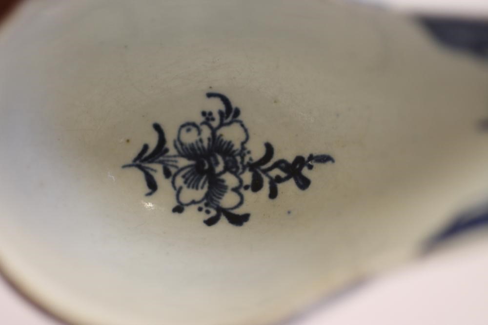 A FIRST PERIOD WORCESTER PORCELAIN SMALL SAUCEBOAT Image