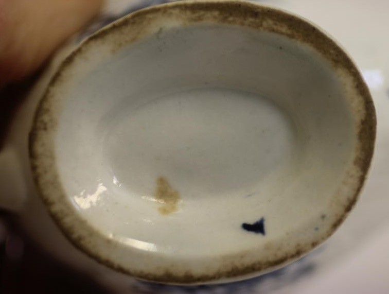 A FIRST PERIOD WORCESTER PORCELAIN SMALL SAUCEBOAT Image