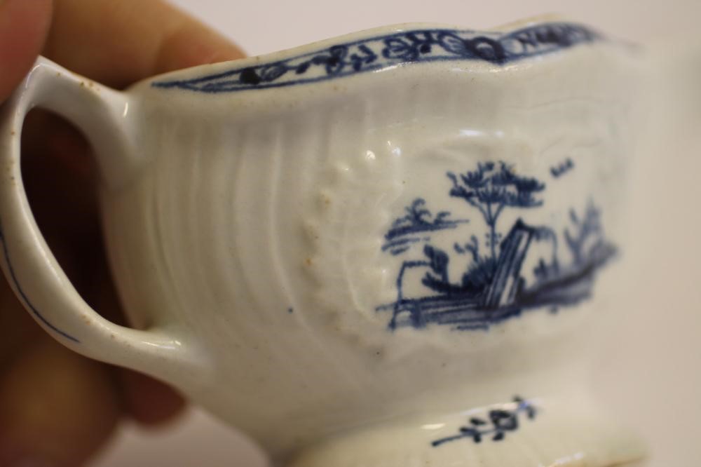 A FIRST PERIOD WORCESTER PORCELAIN SMALL SAUCEBOAT Image