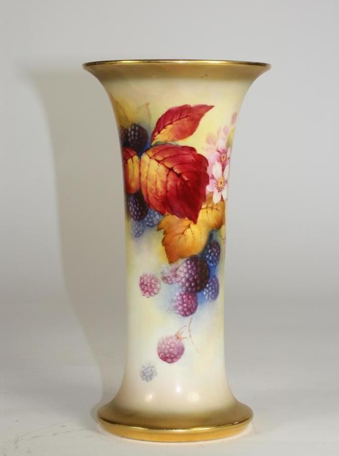 A ROYAL WORCESTER CHINA VASE Image