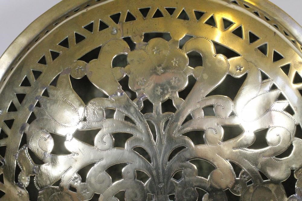 AN ANGLO-DUTCH BRASS WARMING PAN Image