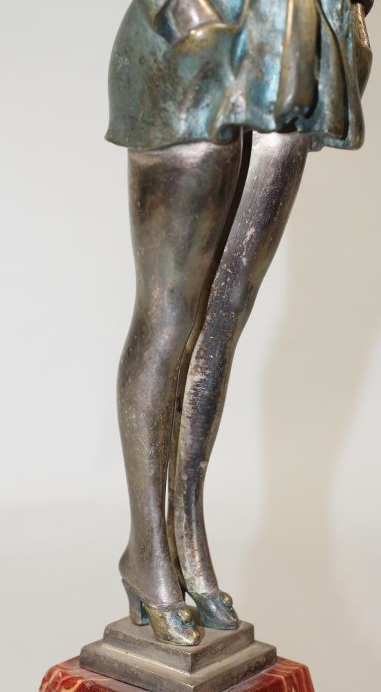 AN ART DECO COLD PAINTED SILVERED METAL FIGURE Image