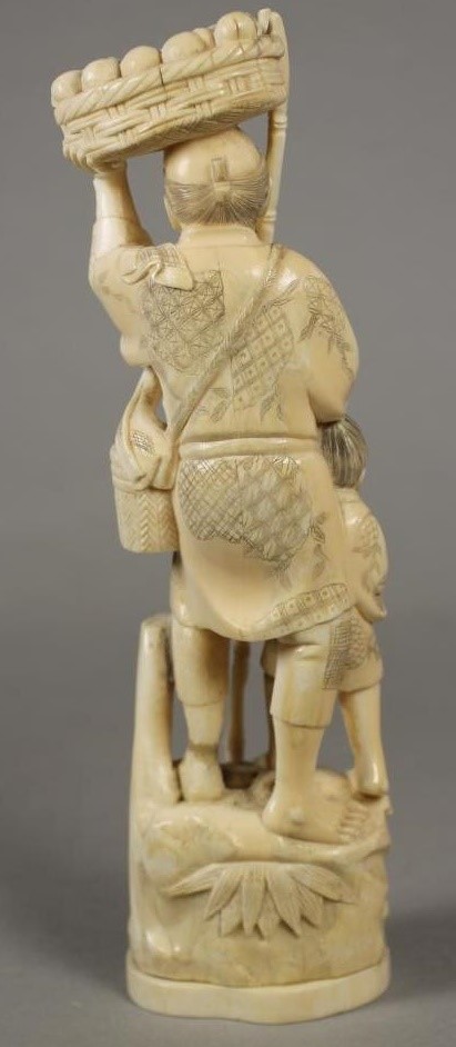 A JAPANESE ONE PIECE IVORY FIGURE Image