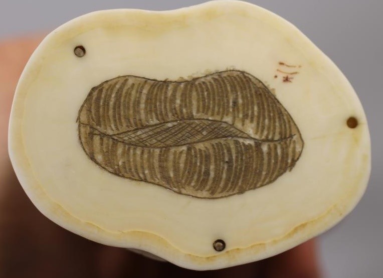 A JAPANESE ONE PIECE IVORY FIGURE Image