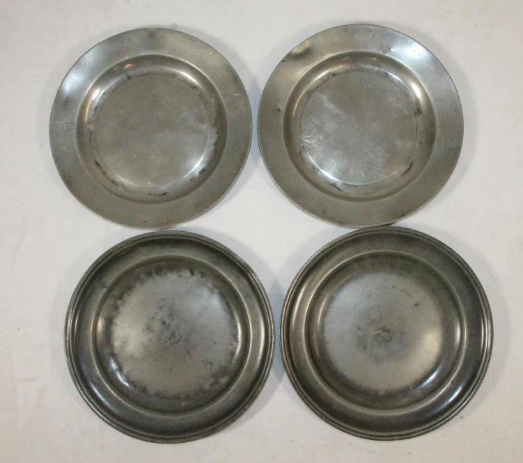A PAIR OF PEWTER PLATES Image