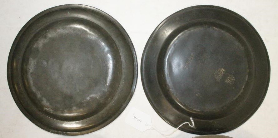 A PAIR OF PEWTER PLATES Image