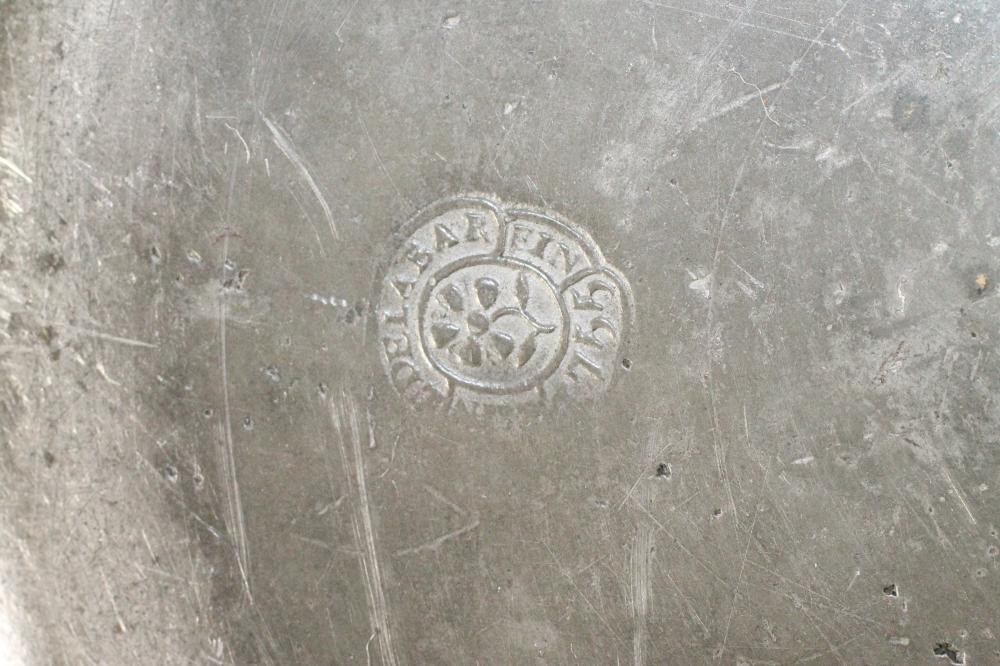 A PAIR OF PEWTER PLATES Image