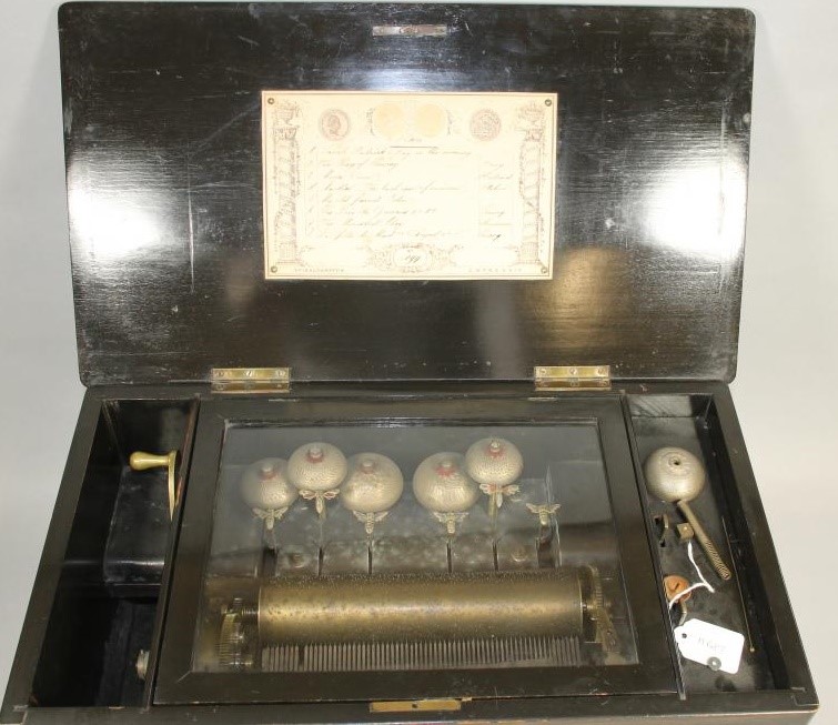 A SWISS MUSICAL BOX Image