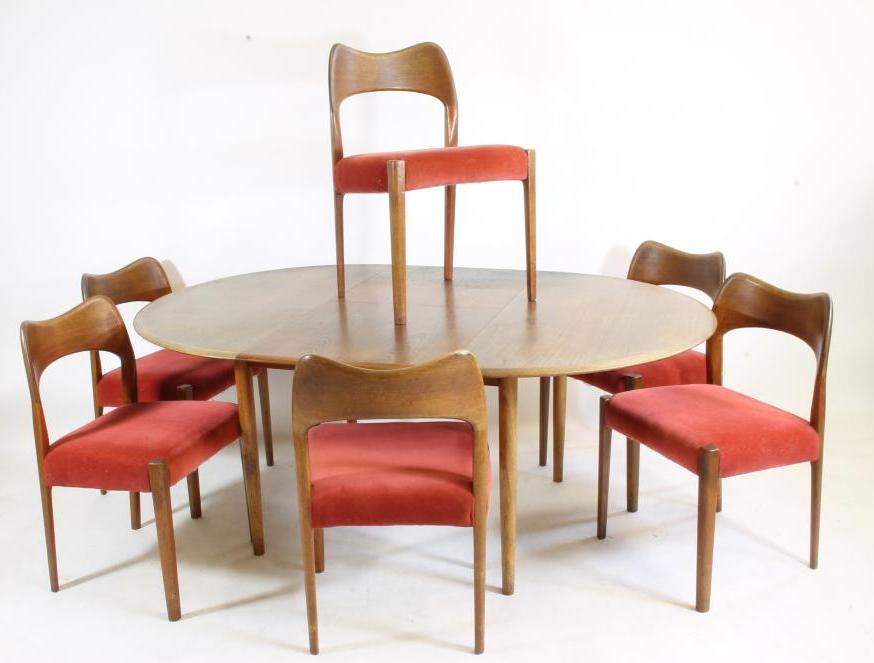 AN ARNE HOVMAND-OLSEN DESIGN SET OF SIX TEAK DINING CHAIRS Image