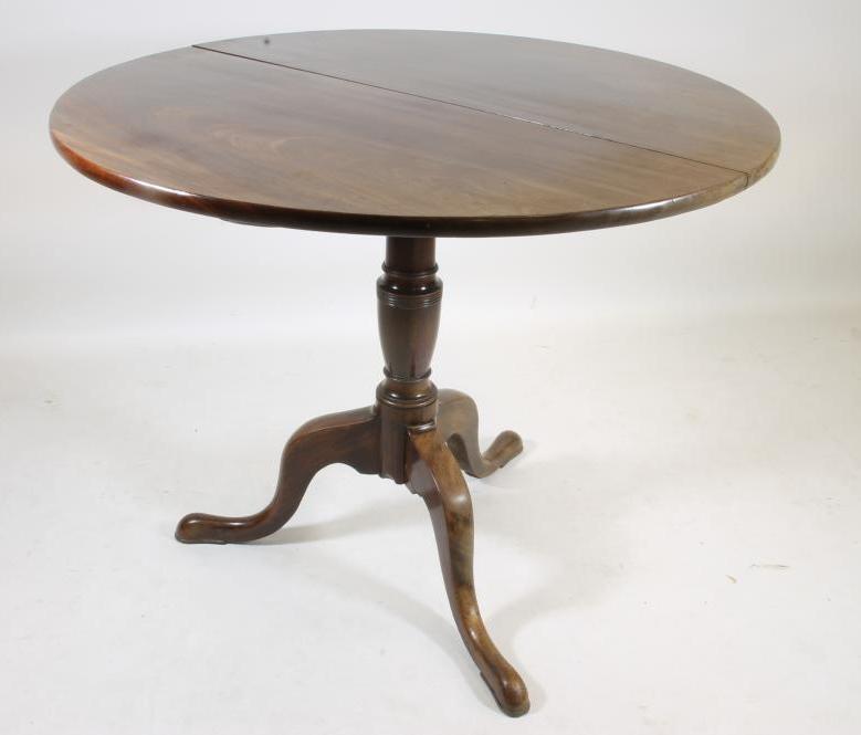 A GEORGIAN MAHOGANY TRIPOD TABLE Image