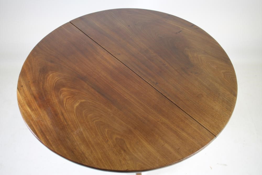 A GEORGIAN MAHOGANY TRIPOD TABLE Image