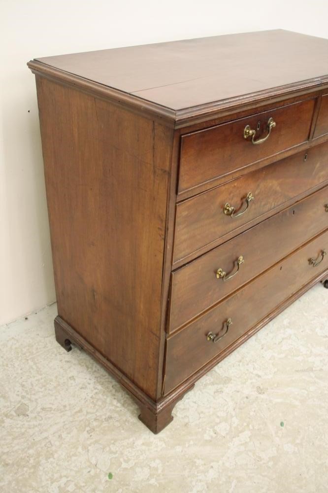 A GEORGIAN MAHOGANY CHEST Image