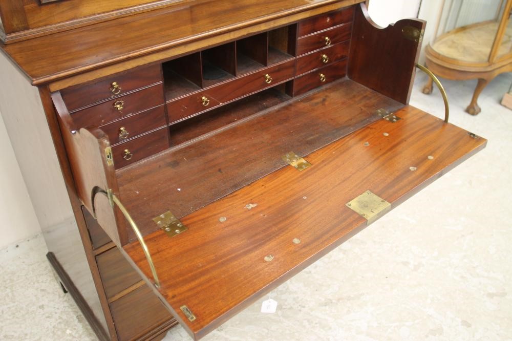 A GEORGIAN MAHOGANY SECRETAIRE CABINET Image