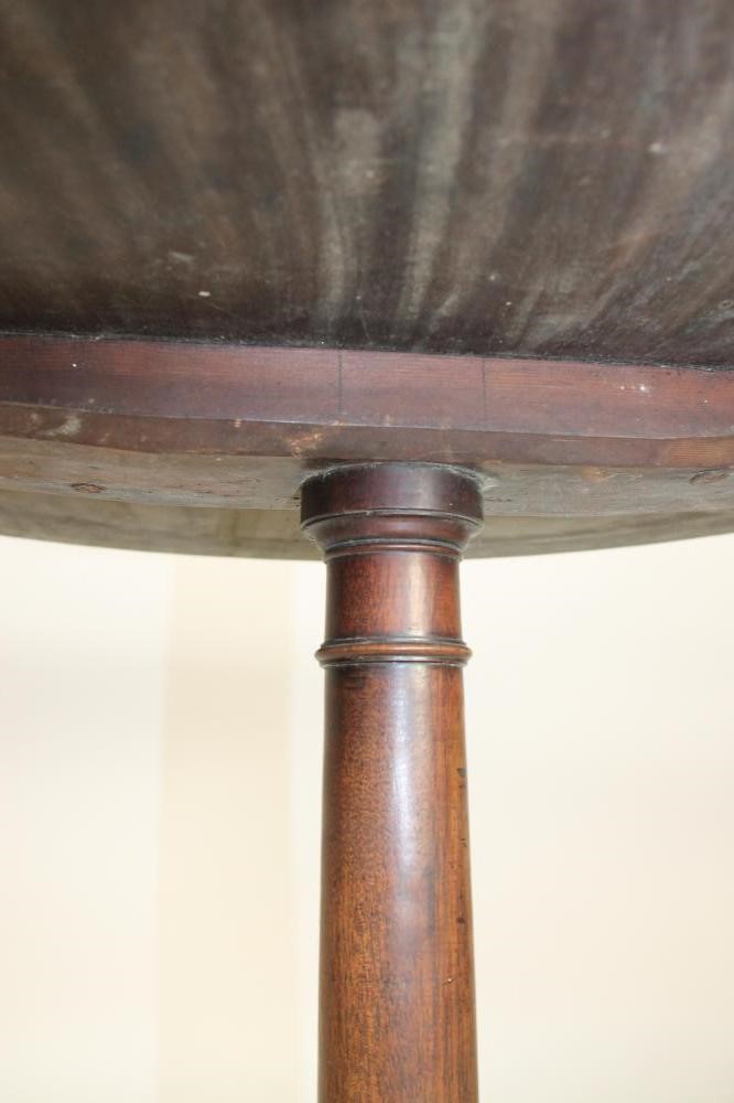A GEORGIAN MAHOGANY TRIPOD TABLE Image