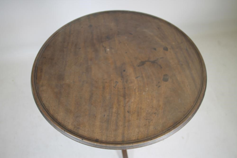 A GEORGIAN MAHOGANY TRIPOD TABLE Image
