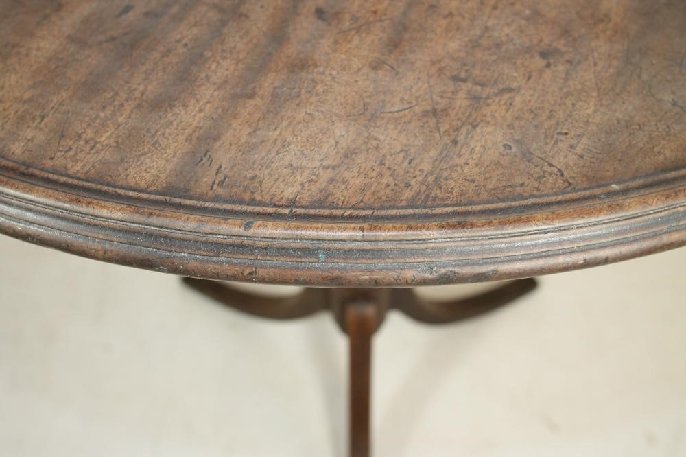 A GEORGIAN MAHOGANY TRIPOD TABLE Image