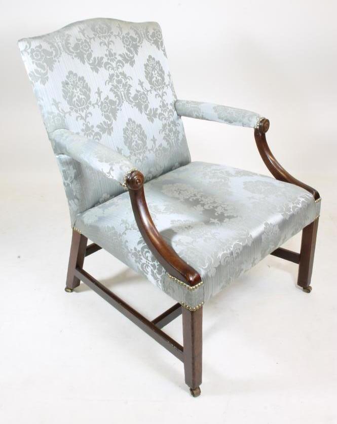 A GEORGIAN MAHOGANY LIBRARY CHAIR Image