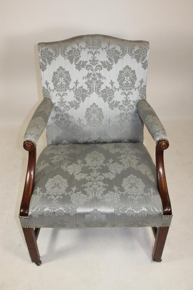 A GEORGIAN MAHOGANY LIBRARY CHAIR Image