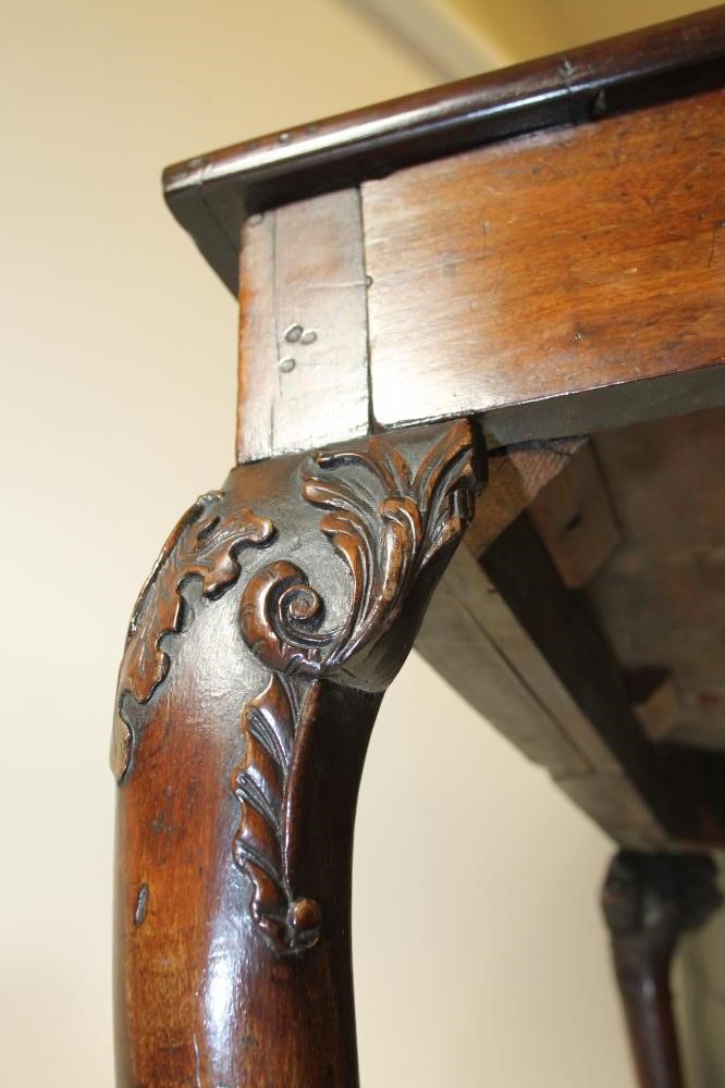 A GEORGIAN MAHOGANY SIDE TABLE Image