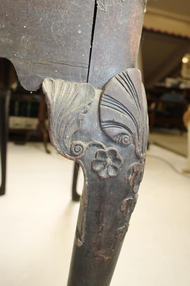 A GEORGIAN MAHOGANY SIDE TABLE Image