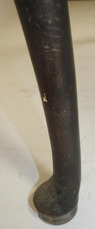 A GEORGIAN MAHOGANY SIDE TABLE Image