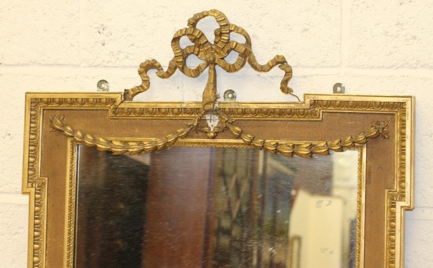 A VICTORIAN GILT WOOD AND GESSO PIER GLASS Image