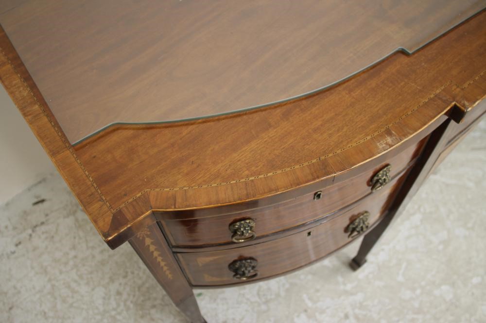 A GEORGIAN MAHOGANY SIDEBOARD Image