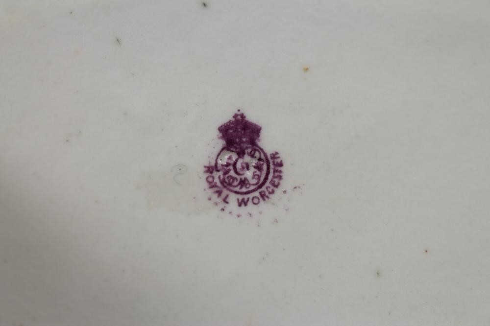 A ROYAL WORCESTER CHINA SMALL PLAQUE Image