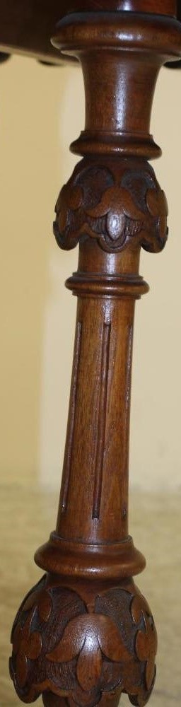 A VICTORIAN WALNUT CENTRE TABLE Image