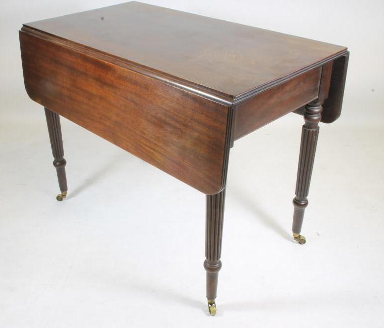 A GEORGIAN MAHOGANY PEMBROKE TABLE Image